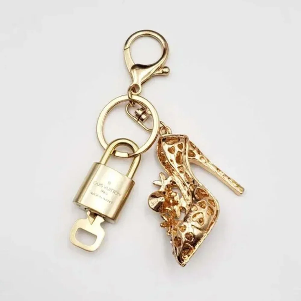 Authentic LV Gold Padlock & Key 🔑 Designer Bag Charm w/ Unbranded Shoe Keychain - Picture 3 of 7